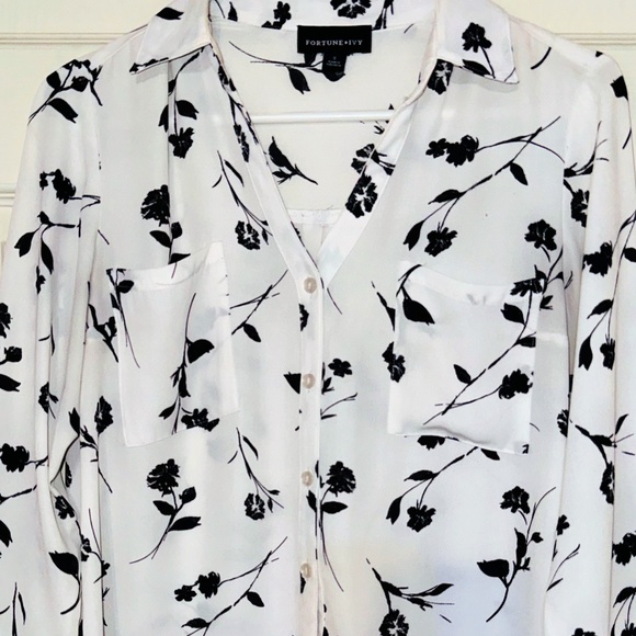 FORTUNE + IVY Button Down Blouse - Picture 3 of 4